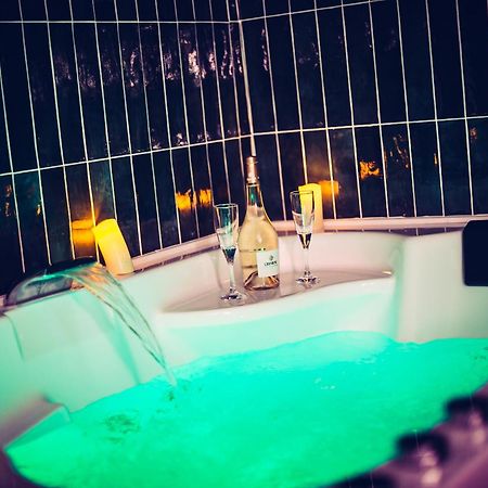 Love Room Du Mont D'Or - Baignoire Spa - Minibar Offert Μασσαλία Εξωτερικό φωτογραφία