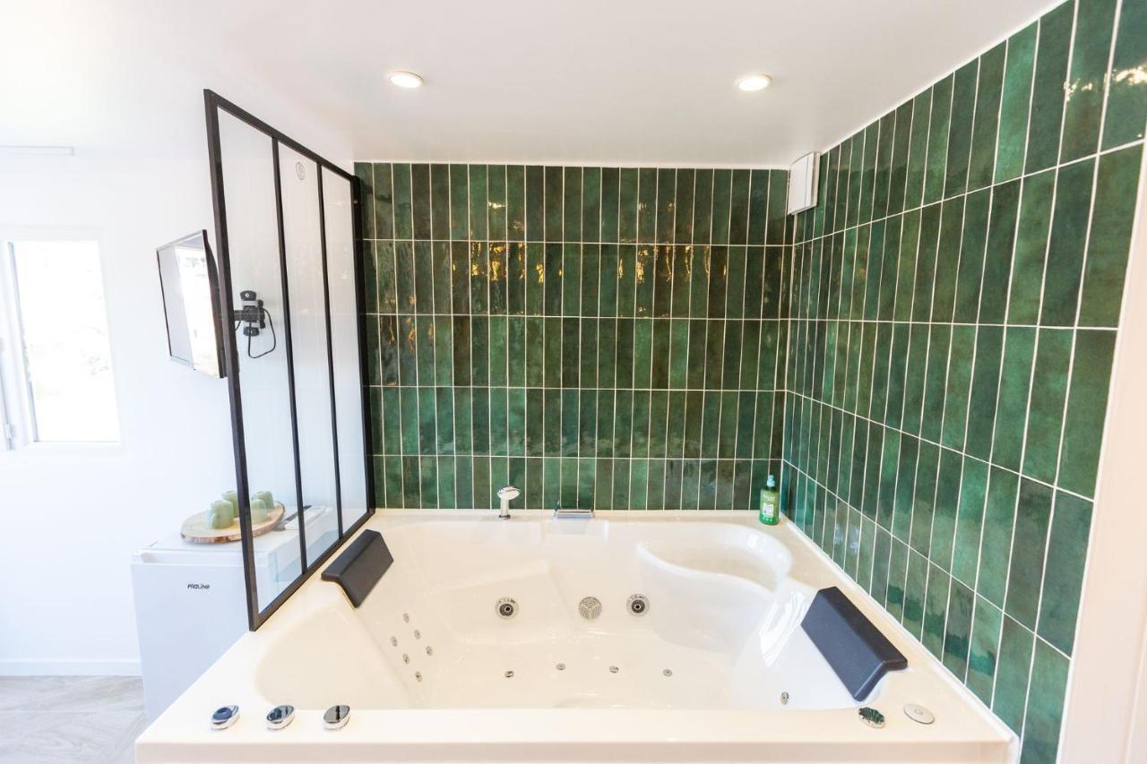 Love Room Du Mont D'Or - Baignoire Spa - Minibar Offert Μασσαλία Εξωτερικό φωτογραφία