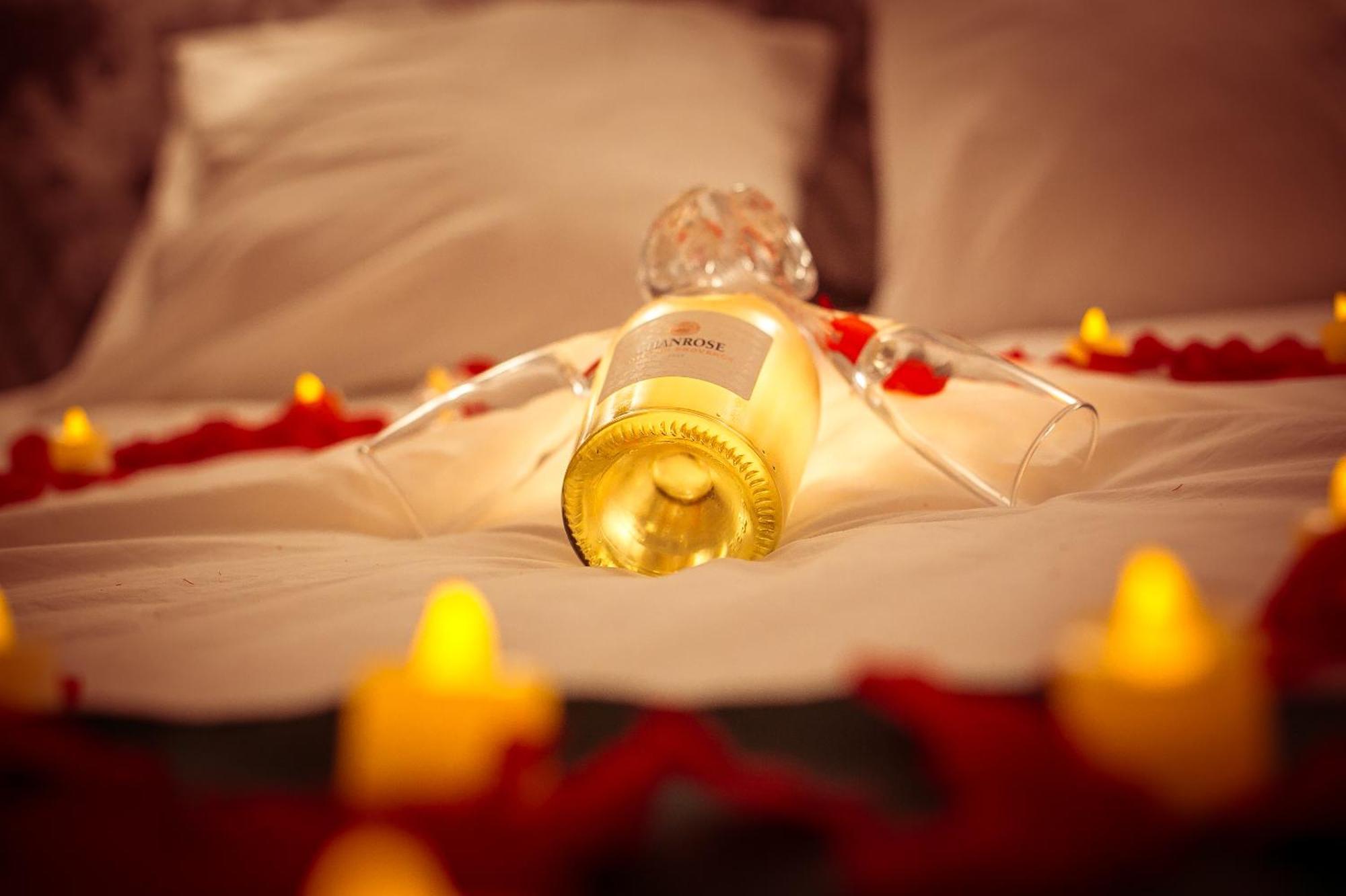Love Room Du Mont D'Or - Baignoire Spa - Minibar Offert Μασσαλία Εξωτερικό φωτογραφία