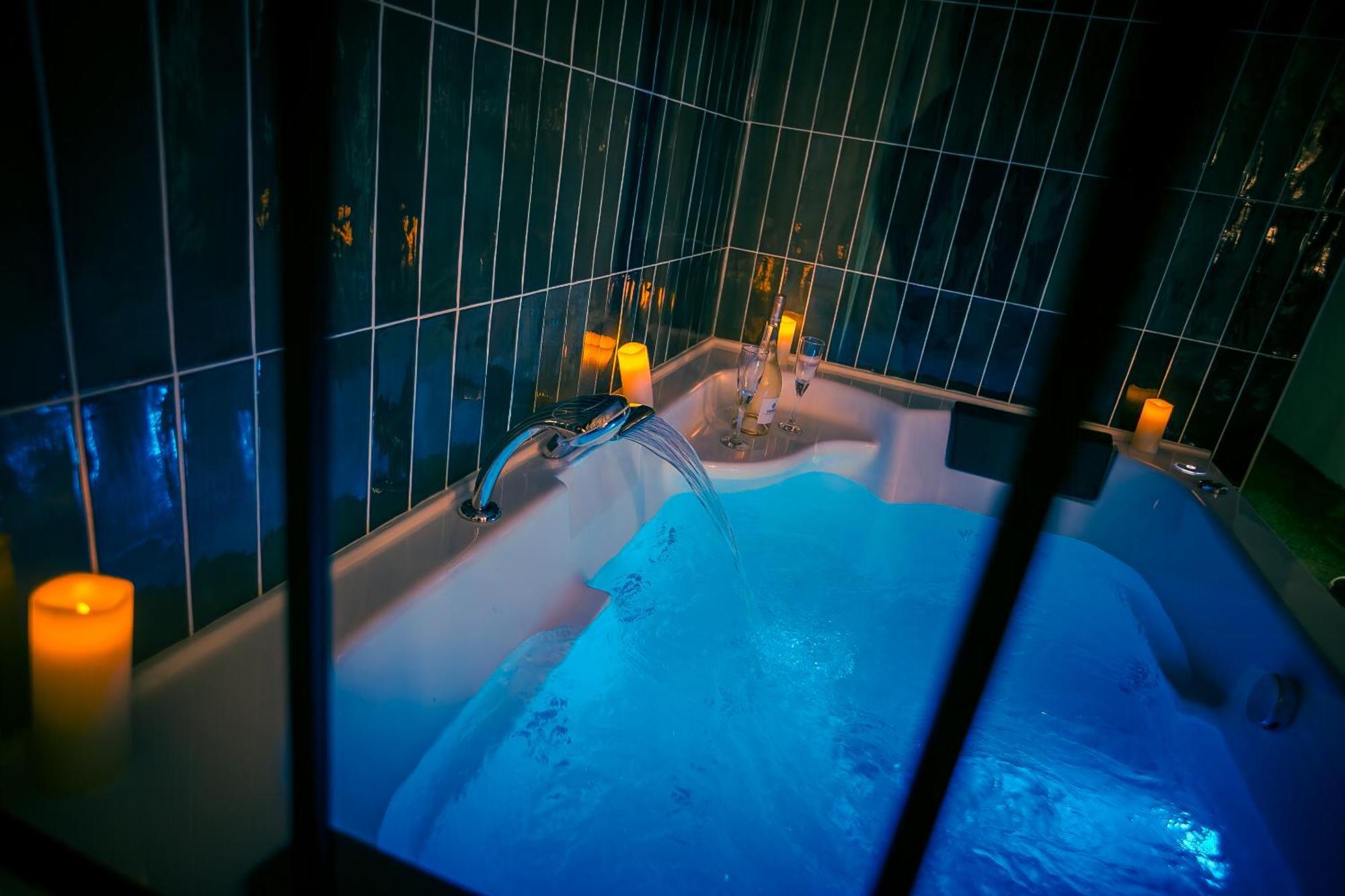 Love Room Du Mont D'Or - Baignoire Spa - Minibar Offert Μασσαλία Εξωτερικό φωτογραφία